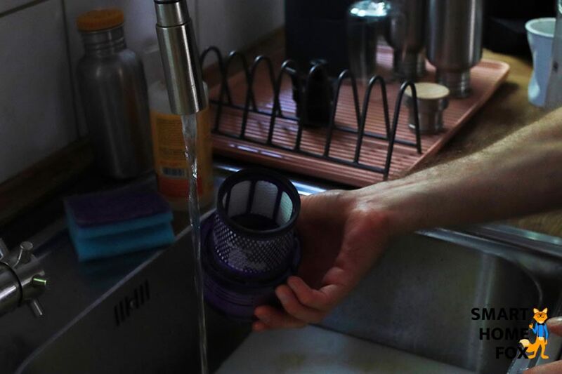 Очистка фильтра HEPA под проточной водой